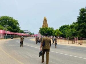 நல்லூரில் பொலிஸாருக்கும் மக்களுக்கும் இடையில் முறுகல்!! 5 FB IMG 1628847539096