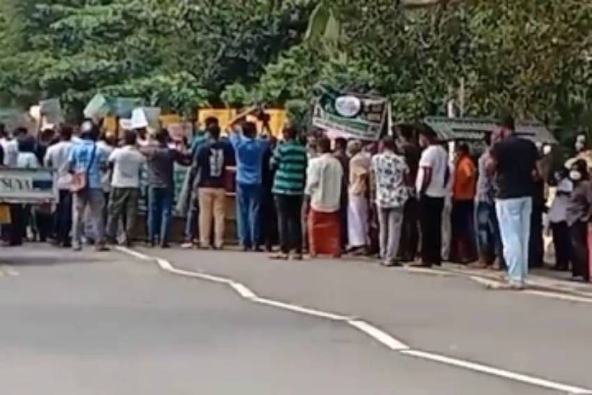 Sajith protest 01