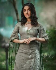 anikhasurendar5