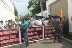 பாகிஸ்தான் உயர்ஸ்தானிகராலயத்தின் முன் போராட்டம்!! 5 image c9f24d8f74