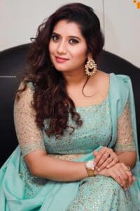 சிறுவயதில் இவ்வளவு அழகா? வைரலாகும் பிக்பாஸ் பிரபலத்தின் புகைப்படம் !! 7 priyanka 1620022170