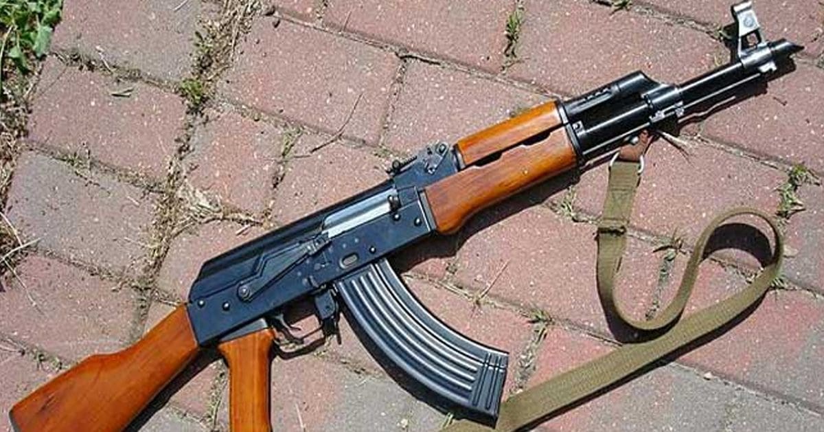 ரி 56 ரக துப்பாக்கியுடன் பெண் ஒருவர் சிக்கினார்