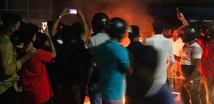 நஸீரின் ஏறாவூர் காரியாலயமும் வீடும் தீக்கிரை! 1 நஸீரின் ஏறாவூர் காரியாலயமும் வீடும் தீக்கிரை e1652242111860