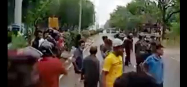 விமான நிலையங்களில் மக்கள் கண்காணிப்பு