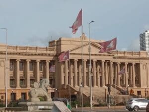 ஜனாதிபதி செயலக வளாகத்தில் நந்திக் கொடிகள் 3 IMG 20221024 WA0050