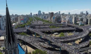 உலகக் கோப்பை வெற்றியை கொண்டாடிய அர்ஜென்டினா - கடல் அலையென திரண்ட 40 லட்சம் ரசிகர்கள் 4 1810279 3