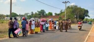அச்சுவேலியில் போராட்ட மறுப்பால் குழப்பநிலை! 9 IMG 20230411 WA0030 1