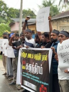 ஊடக சுதந்திரத்தை வலியுறுத்தி யாழ் ஊடக அமையத்தினால் கவனயீர்ப்பு போராட்டம்! 1 IMG 20230503 WA0017