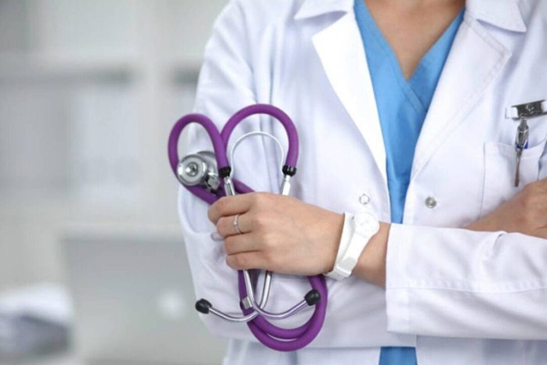 சிறிலங்காவில் தொடரும் நெருக்கடி - நாட்டை விட்டு வெளியேறும் வைத்தியர்கள்..!