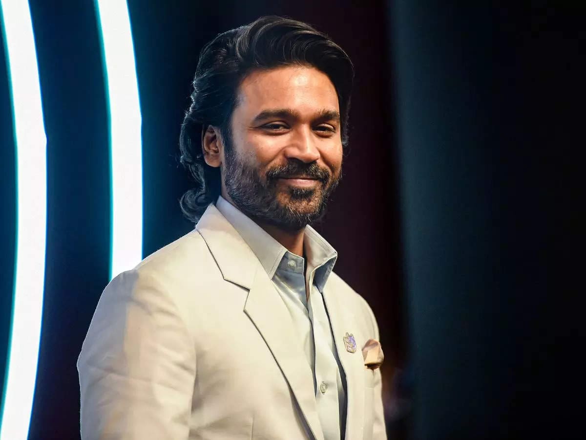 தனுஷ் ஒரு நாளுக்கு 7 முறை சாப்பிட்டாலும் 1 கிராம் வெயிட் ஏறாது!! ரகசியத்தை சொன்ன பிரபலம்!