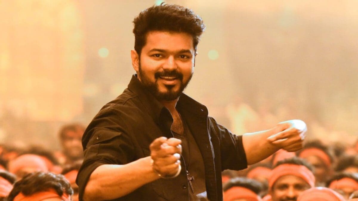 திடீரென தன்னுடைய ரசிகர்களுக்கு விஜய் கைப்பட எழுதிய கடிதம்