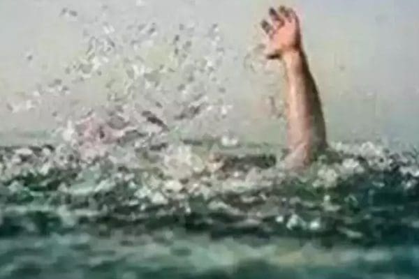 15 22