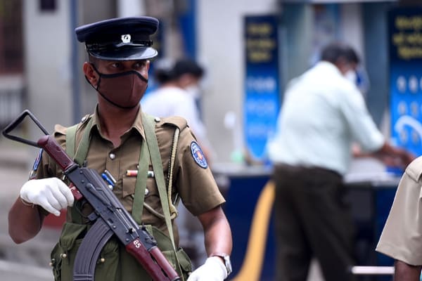 அவிசாவளை நீதிமன்றத்தில் போலித் துப்பாக்கியுடன் நுழைய முயன்ற பெண் கைது: விளக்கமறியலில் உத்தரவு 1 25 68ef777f06ff0