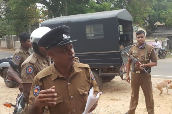 பேருவளையில் வெள்ளை வேனில் கடத்தல்: முகமூடி அணிந்த குழுவினர் கைது செய்யப்படலாம்! 10 25 68fc4bb76f874
