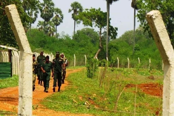 யாழ்ப்பாணம் பலாலி காணி விடுவிப்பு குறித்து கொழும்பில் உயர் மட்டப் பேச்சுவார்த்தை. 10 25 6901f9eea7d4a