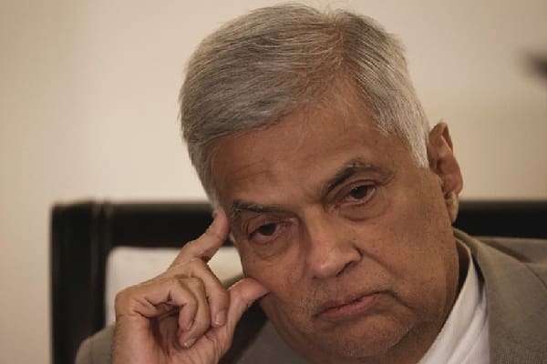 நாடாளுமன்றில் கேலிக்கூத்து நடக்கிறது; வயது முதிர்ந்த ரணிலை விடுங்கள் - டயானா கமகே 12 25 690349f3051fc