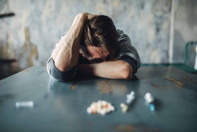 10 signs symptoms of drug addiction scaled 1