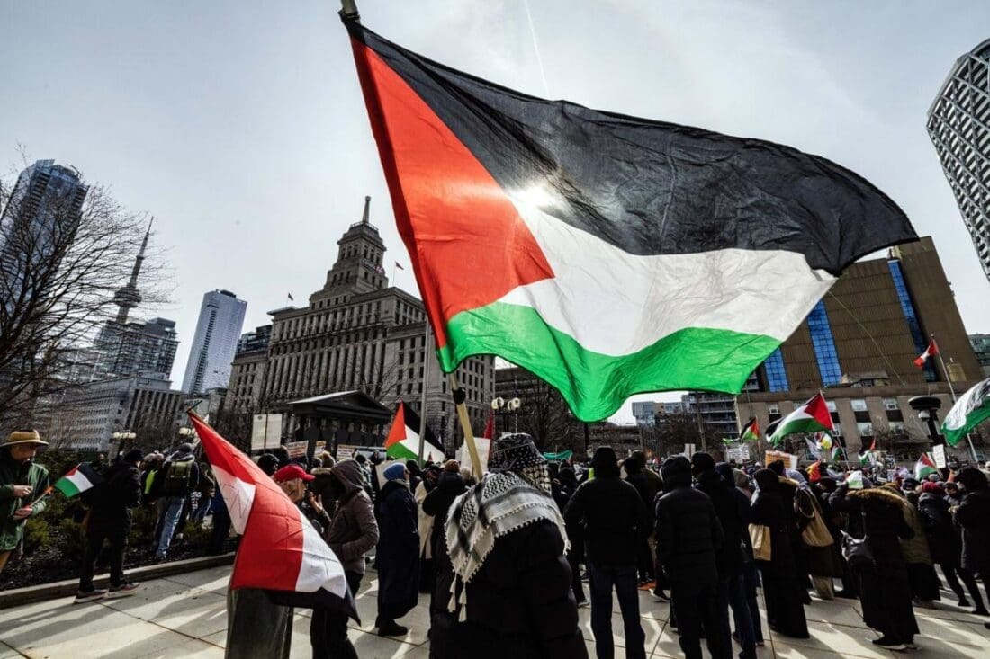 கனடாவின் நகர மண்டபங்களில் பாலஸ்தீனியக் கொடி: இஸ்ரேல் ஆதரவுக் குழுவின் தஃப்சிக் அமைப்பு தடை கோரி நீதிமன்றம் நாடியது! 1 67e090cde912a.image