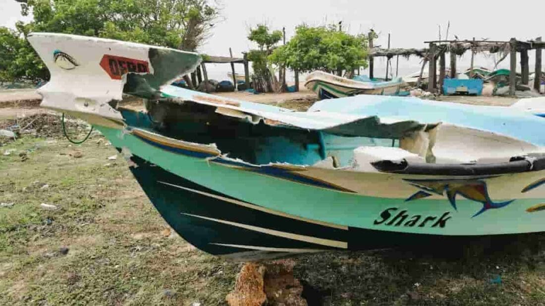 மன்னார் தாழ்வுபாடு கடலில் படகுகள் மோதல்: ஒரு படகு மூழ்கியது – மீனவர் வைத்தியசாலையில்! 1 MediaFile 4 2