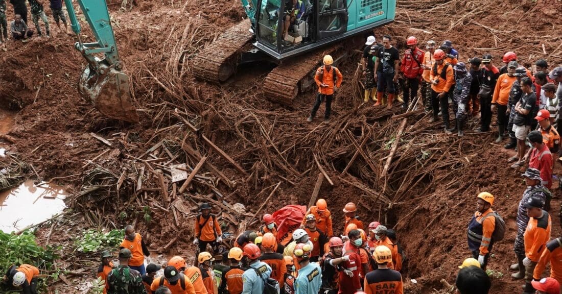 இந்தோனேசியா மத்திய ஜாவாவில் பாரிய மண்சரிவு: கடும் மழைவீழ்ச்சியால் 11 பேர் உயிரிழப்பு, 12 பேரைக் காணவில்லை! 1 aJqHp SD