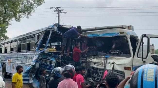 1572954337 Bus tipper collision in Kuda Oya injures 30 B