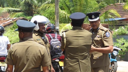 1562298412 Four arrested for assaulting traffic cops at Batticaloa L