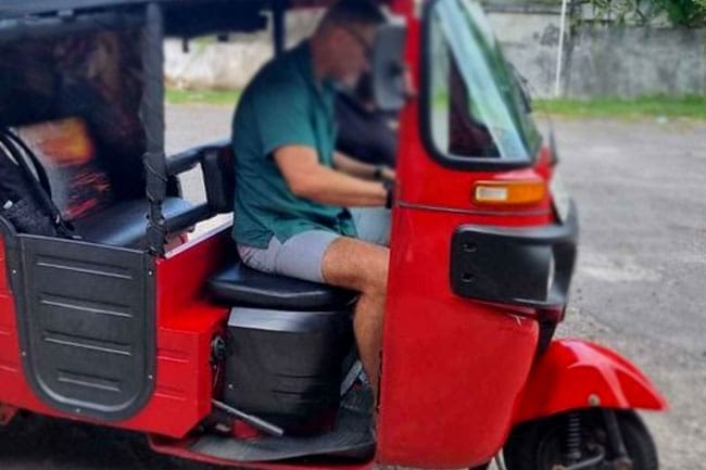 வெளிநாட்டினருக்கு வாகனம் கொடுக்கும் முன் கவனம்! உரிமையாளர்களுக்கு எதிராகக் கடும் நடவடிக்கை – காவல்துறை எச்சரிக்கை. 1 1763620233 driving 6