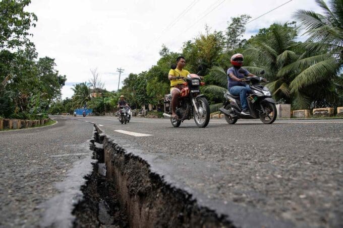64 magnitude earthquake strikes baculin philippines no tsunami warning issued 1767762531718