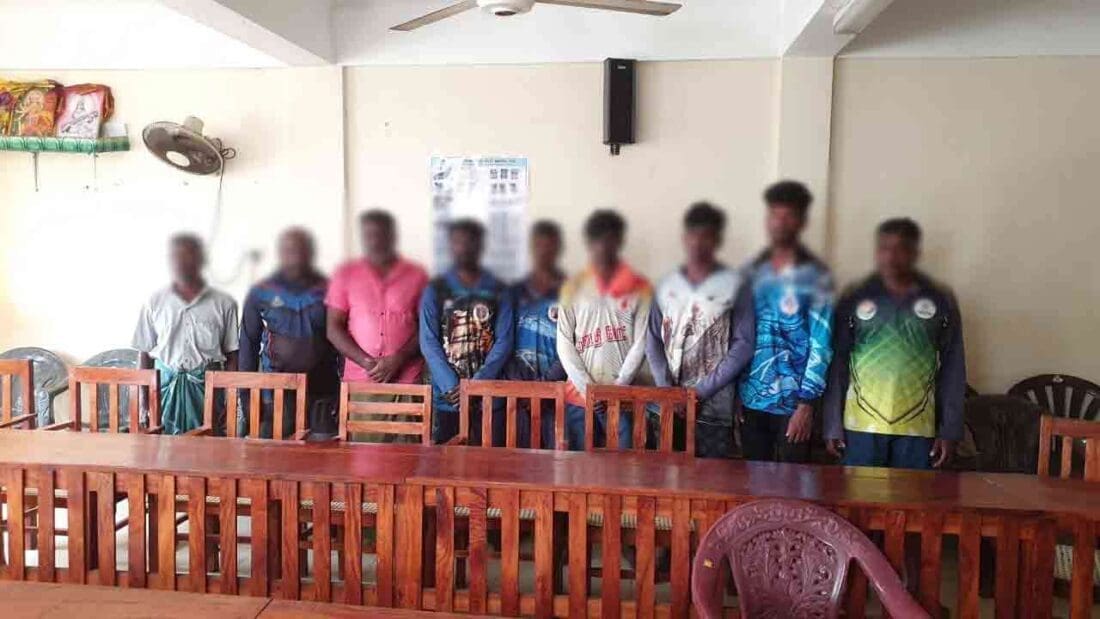 காரைநகரில் 11 இந்திய மீனவர்கள் கைது: இலங்கை கடற்படை அதிரடி! 1 MediaFile 2 1