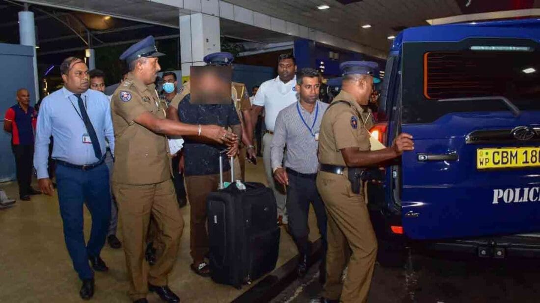 இந்தியாவிலிருந்து நாடு கடத்தப்பட்ட பாதாள உலகக் குற்றவாளி! கட்டுநாயக்கவில் வைத்து சிஐடியினரால் கைது! 1 MediaFile 2 5