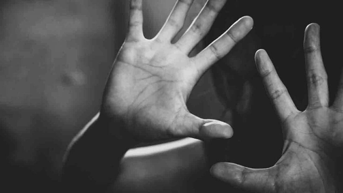 கல்முனையில் அதிர்ச்சி: 15 வயது பணிப்பெண் பாலியல் துஷ்பிரயோகம் – சந்தேகநபர் கைது! 1 MediaFile 6 3