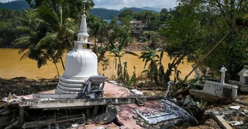 கட்டியெழுப்புவோம் ஒன்றிணைந்த உறுதியுடன்: சூறாவளியால் சேதமடைந்த மதத் தலங்களைப் புனரமைக்கும் தேசியத் திட்டம் நாளை ஆரம்பம்! 1 check sri lanka to restore hundreds of cyclone hit religious sites 693812ec004b7 600