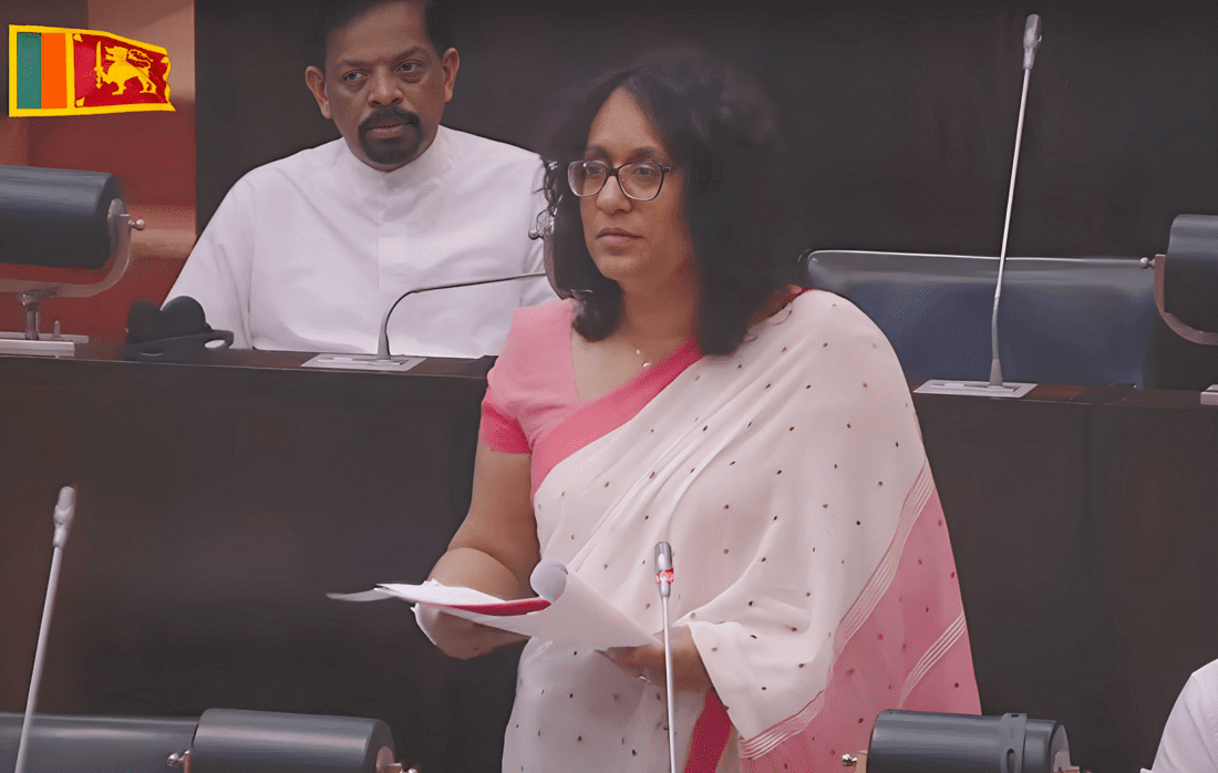 ஸ்மார்ட் பலகைகளுக்காக பெற்றோரிடம் பணம் வசூலிக்க வேண்டாம் - பிரதமர் ஹரிணி அமரசூரிய கடும் உத்தரவு! 1 Dr Harini Amarasuriyapng