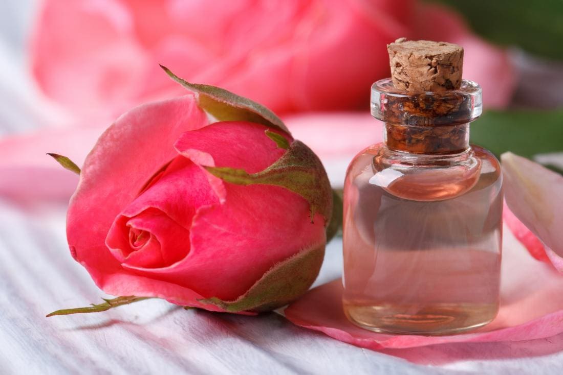 சருமப் பொலிவுக்கு ரோஸ் வோட்டர் ரகசியம் 1 rose water