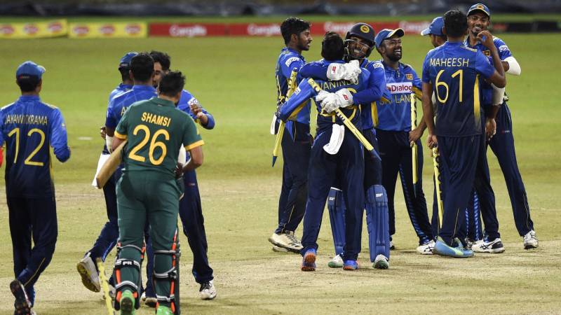 sri lanka s cricketers celebrate their victory by 78 runs at the end of the third one day internatio 1631033608 3627