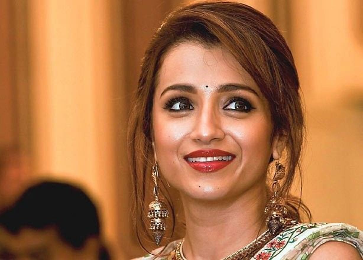 39 வயது நடிகருக்கு அம்மாவாக நடிக்கும் திரிஷா! ரசிகர்கள் அதிர்ச்சி