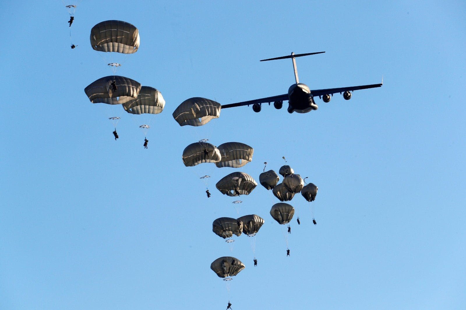 Paratroopers players