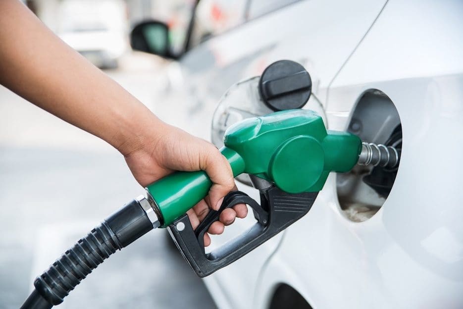 sunshine coast filling up car