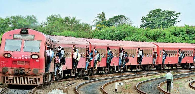 ரயில்வே ஊழியர்கள்
