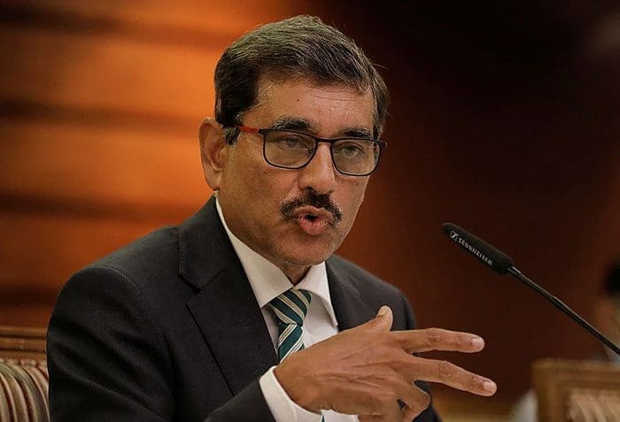 மத்திய வங்கியின் ஆளுநர் நந்தலால் வீரசிங்க