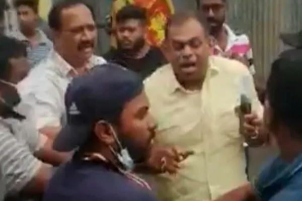 தென்னக்கோன் மீதான தாக்குதல்: 21 வயது இளைஞரும் சிக்கினார்! 1 Deshabandu Tennakoon