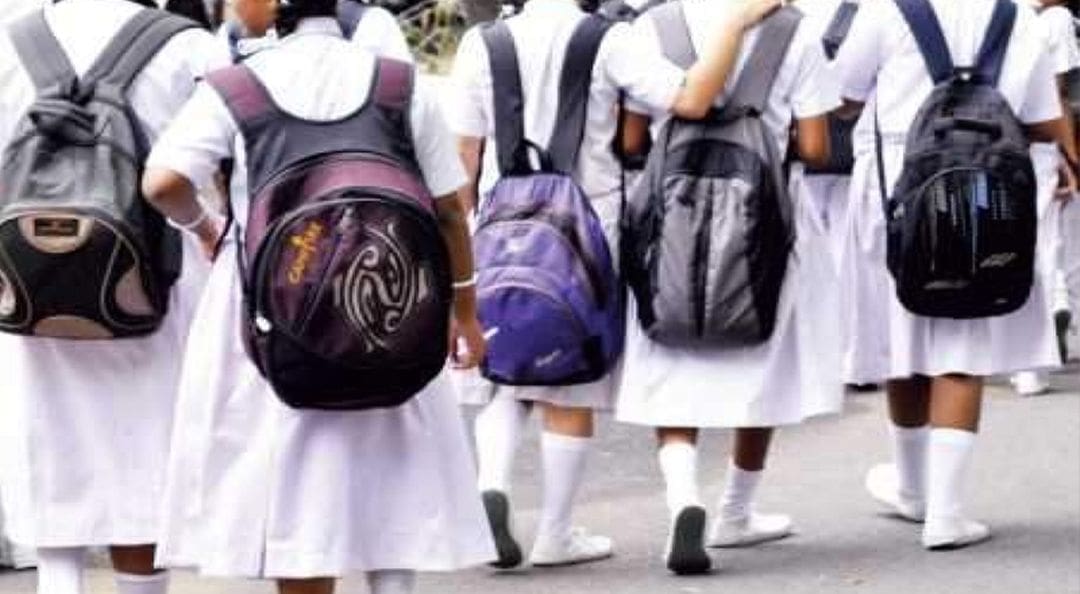 கல்வி நடவடிக்கைகள் திங்கள் ஆரம்பம்! 1 piasri fernando