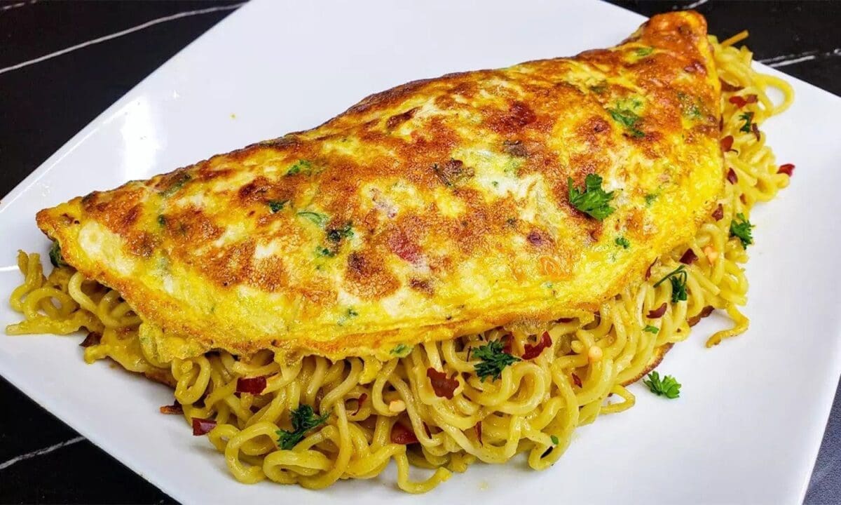 மேகி நூடுல்ஸ் ஆம்லெட் 1 Maggi Noodles Omelet
