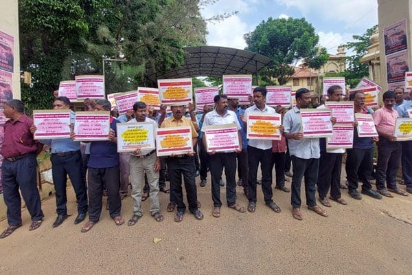 யாழ். பல்கலை ஊழியர் சங்கம் எச்சரிக்கை 1 uni