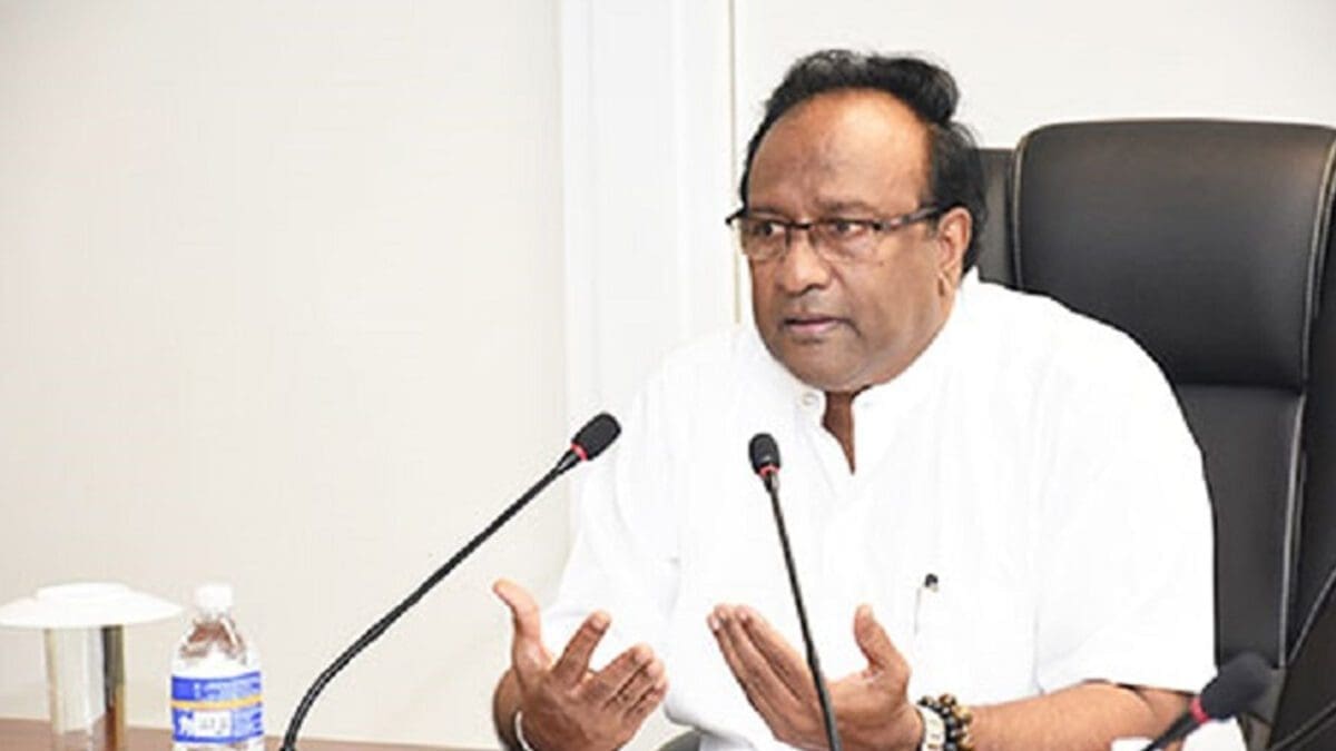 விடுதலைப் புலிகளின் கொள்கையுடையவர் டெலிகொம் நிறுவனத்தை கைப்பற்றுவார்! 1 விடுதலைப் புலிகளின் கொள்கையுடையவர் டெலிகொம் நிறுவனத்தை கைப்பற்றுவார்!