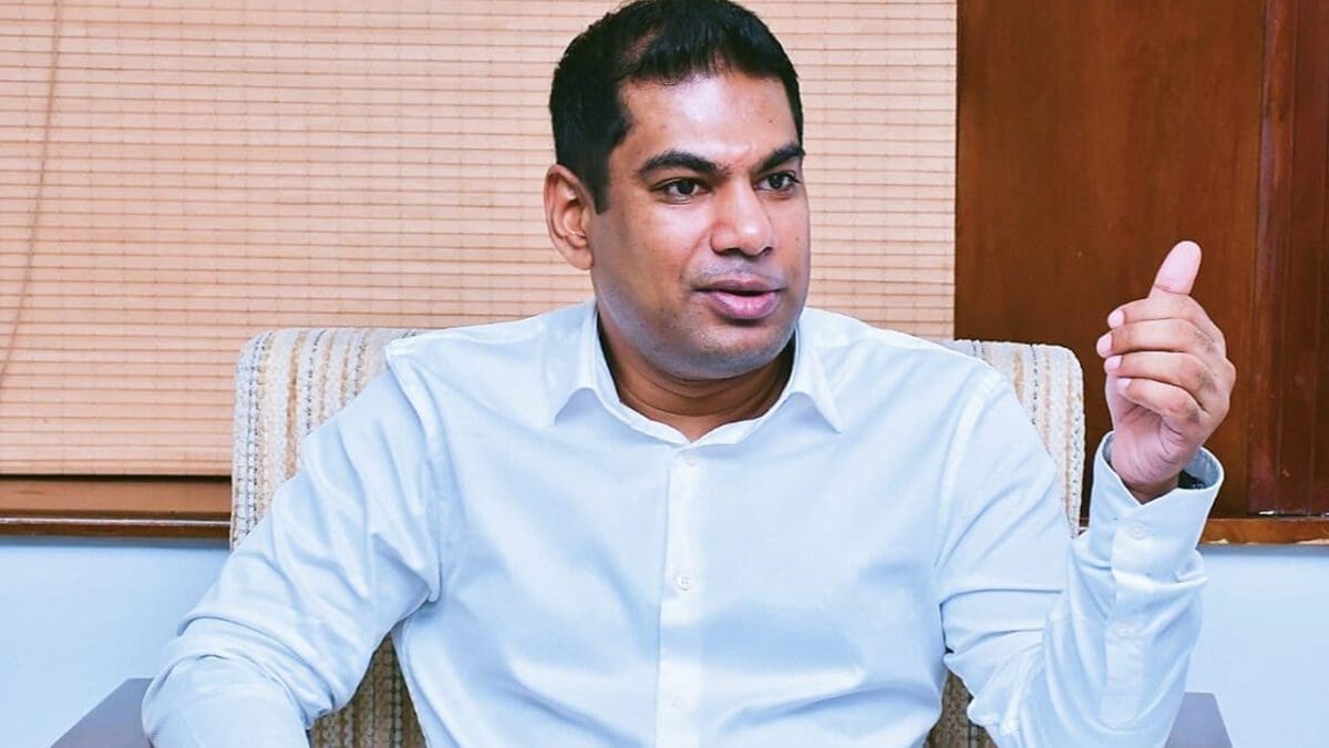 எரிபொருள் கையிருப்பு தொடர்பில் அமைச்சர் தகவல் 1 எரிபொருள் கையிருப்பு தொடர்பில் அமைச்சர் தகவல்