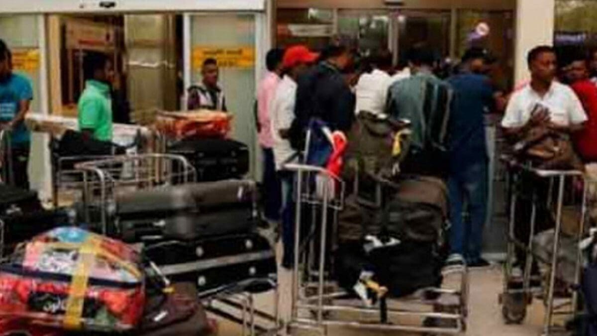 வேலை வாய்ப்பிற்காக வெளிநாடு செல்லும் பெண்களுக்கு முக்கிய அறிவித்தல் 1 வேலை வாய்ப்பிற்காக வெளிநாடு செல்லும் பெண்களுக்கு முக்கிய அறிவித்தல்