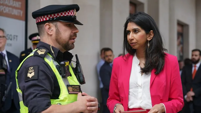 பிரித்தானிய உள்துறைச் செயலருக்கு பொலிசார் எச்சரிக்கை 1 skynews suella braverman police 6265525 jpg