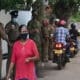 பெண்கணை அச்சுறுத்தி கொள்ளையடிக்கும் கும்பல் 16 tamilni 418