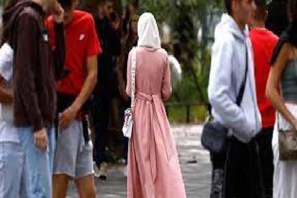 பிரான்சில் மாணவி தவறாக வீட்டுக்கு அனுப்பப்பட்டதால் வழக்கு தொடர முடிவு 1 23 64f9a91b28ac6